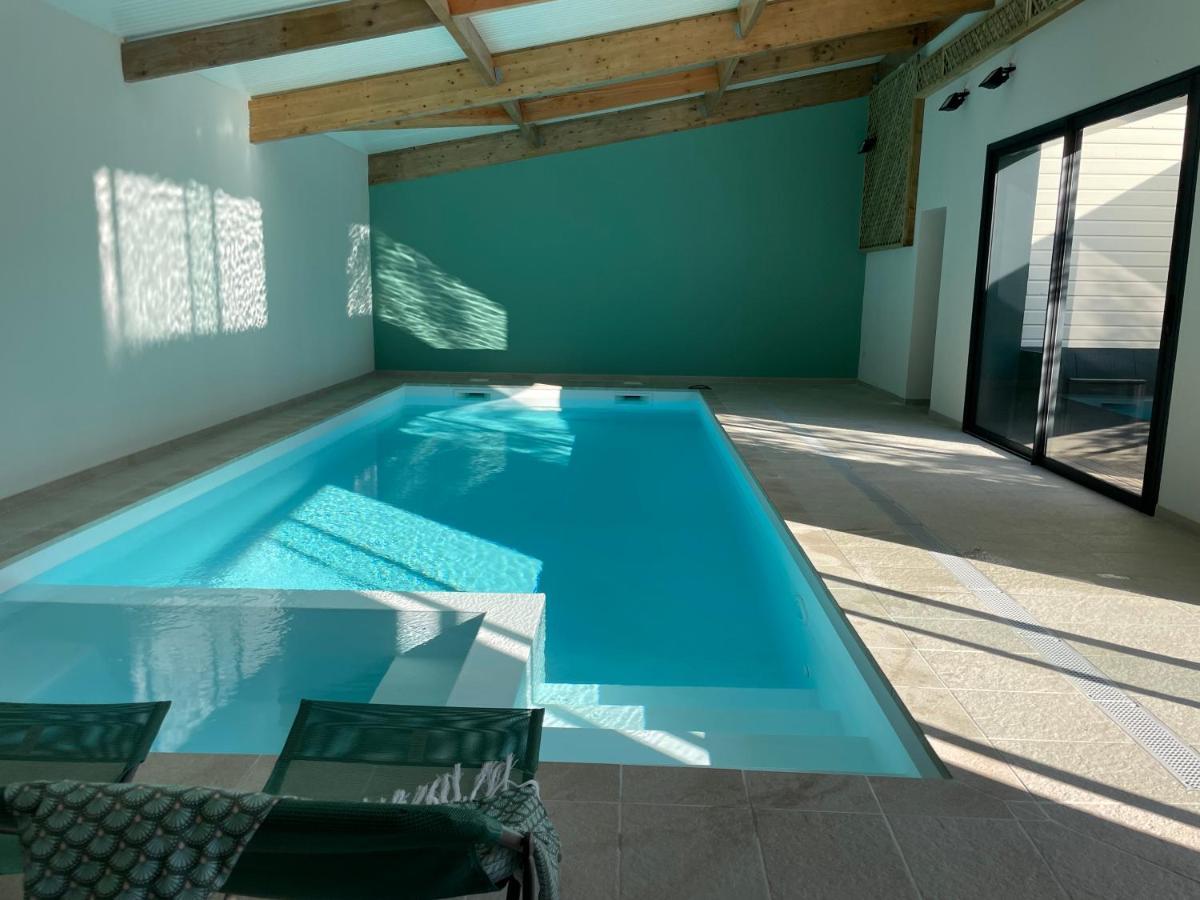 La Luciole Piscine Interieure *